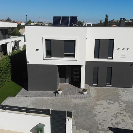 Villa Ula In Pula With Heated Pool And Sauna Eksteriør bilde