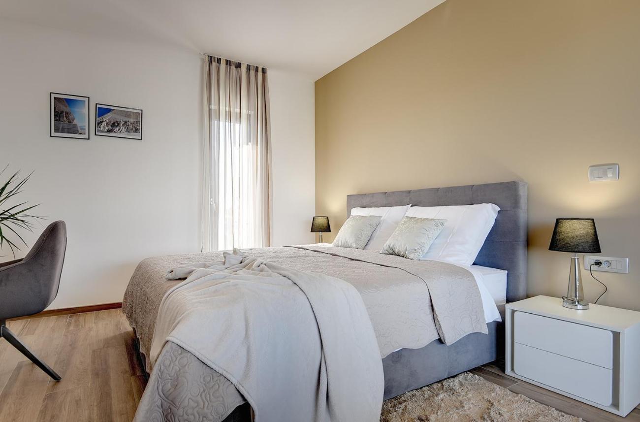 Villa Ula In Pula With Heated Pool And Sauna Eksteriør bilde