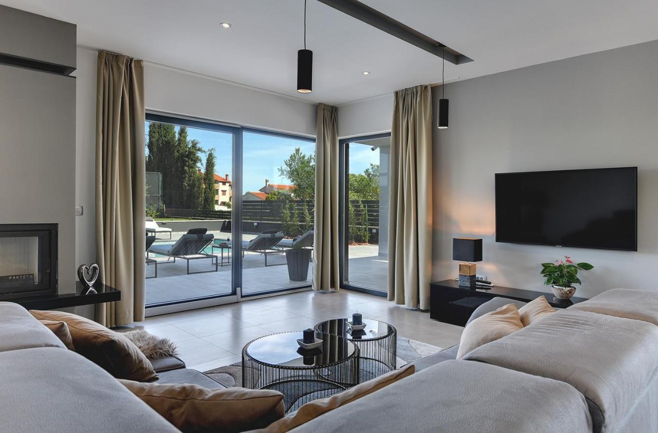 Villa Ula In Pula With Heated Pool And Sauna Eksteriør bilde
