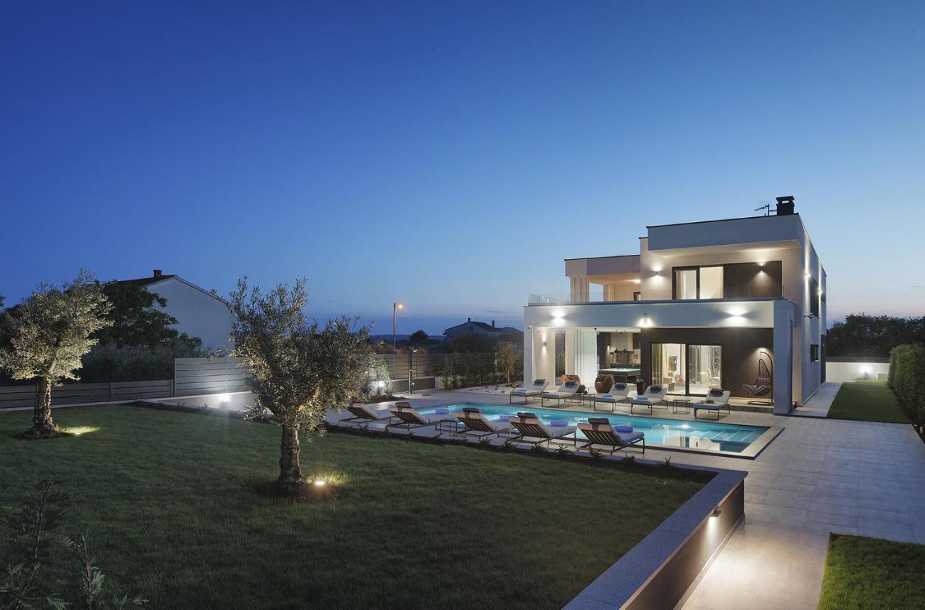 Villa Ula In Pula With Heated Pool And Sauna Eksteriør bilde